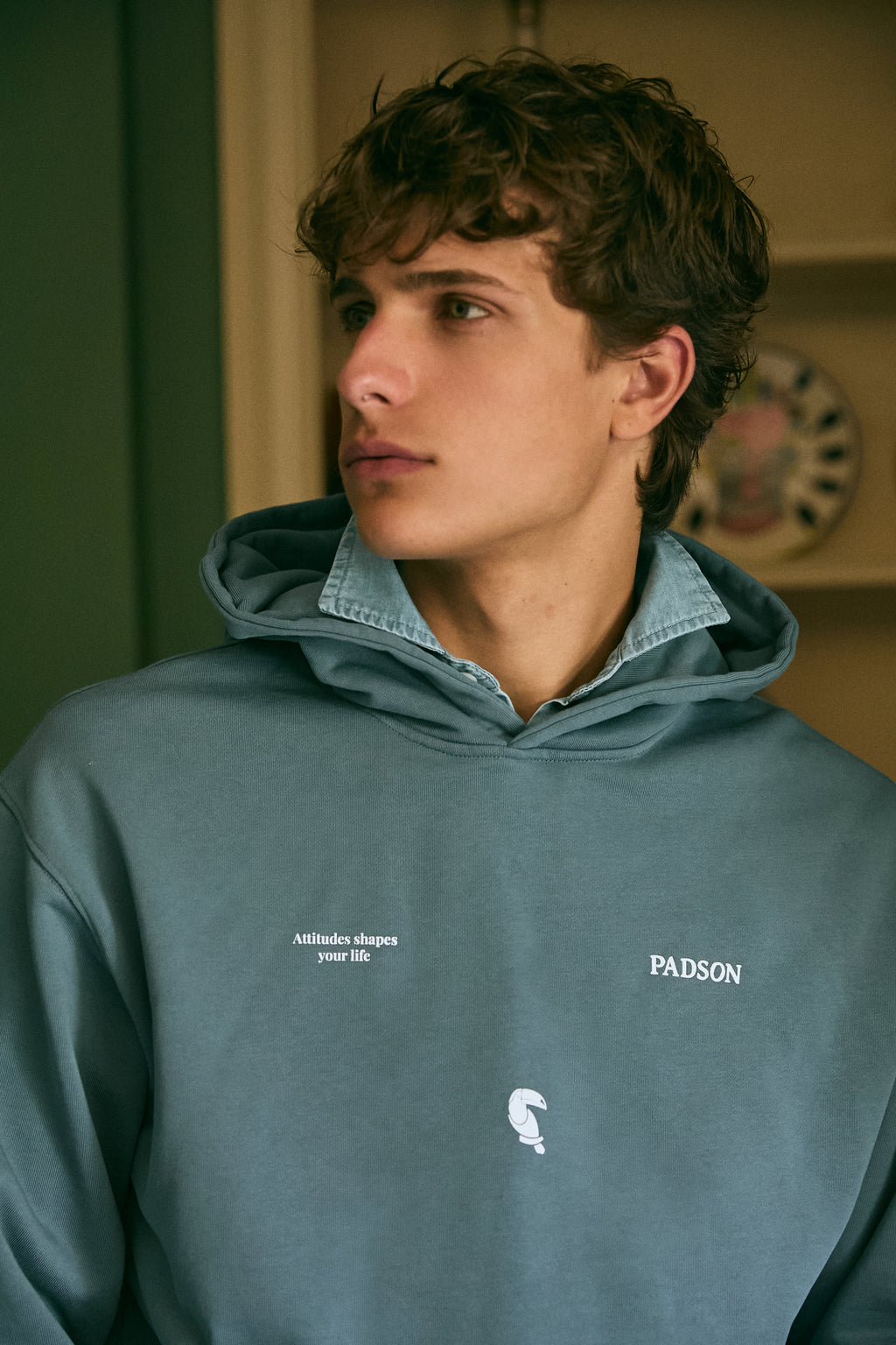 SUDADERA HODDIE LETTERING AZUL